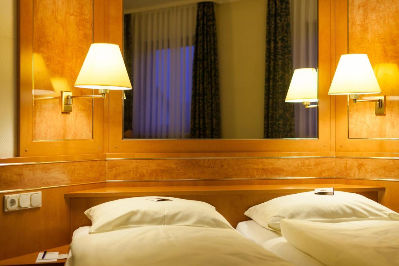 Hotel-Restaurant Zur Krone 론베르크 객실 사진
