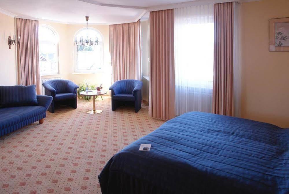 Hotel-Restaurant Zur Krone 론베르크 외부 사진